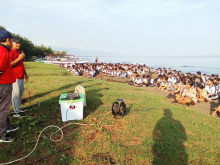 KEGIATAN GO CLEAN DI PANTAI SANG RAMA BERSAMA SISWA SMK N 2 SERIRIT